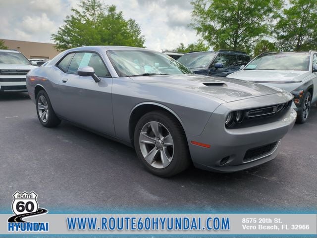 2016 Dodge Challenger SXT's photo