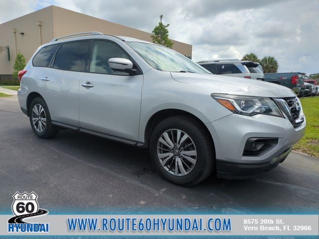2019 Nissan Pathfinder SL 2WD's photo