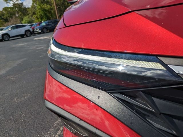 2024 Hyundai ELANTRA SE