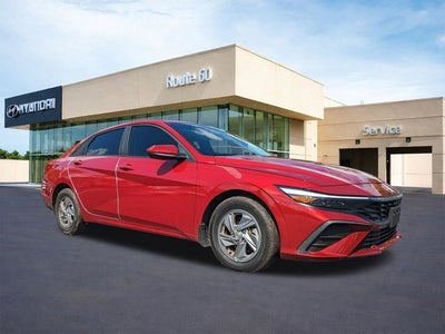 2024 Hyundai ELANTRA SE