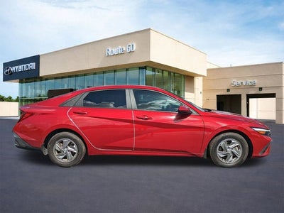 2024 Hyundai ELANTRA SE