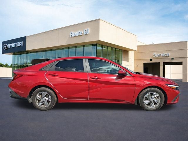 2024 Hyundai ELANTRA SE