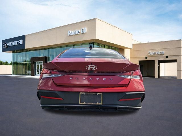 2024 Hyundai ELANTRA SE